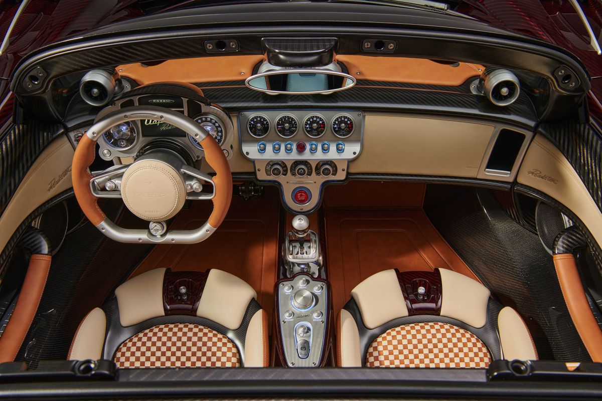 Pagani Utopia 2024. Передние сидения. Родстер, 1 поколение