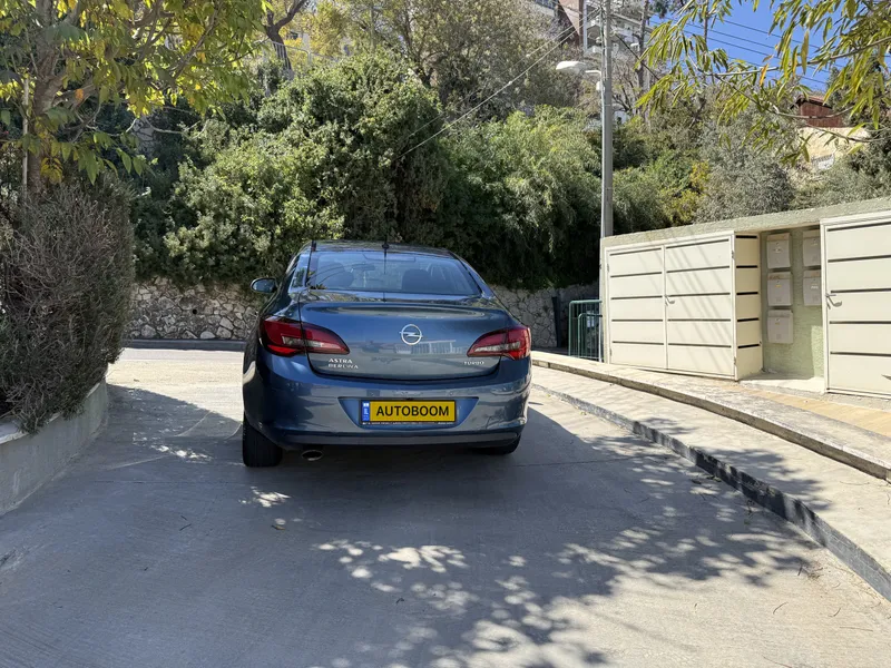אופל אסטרה יד 2 רכב, 2014