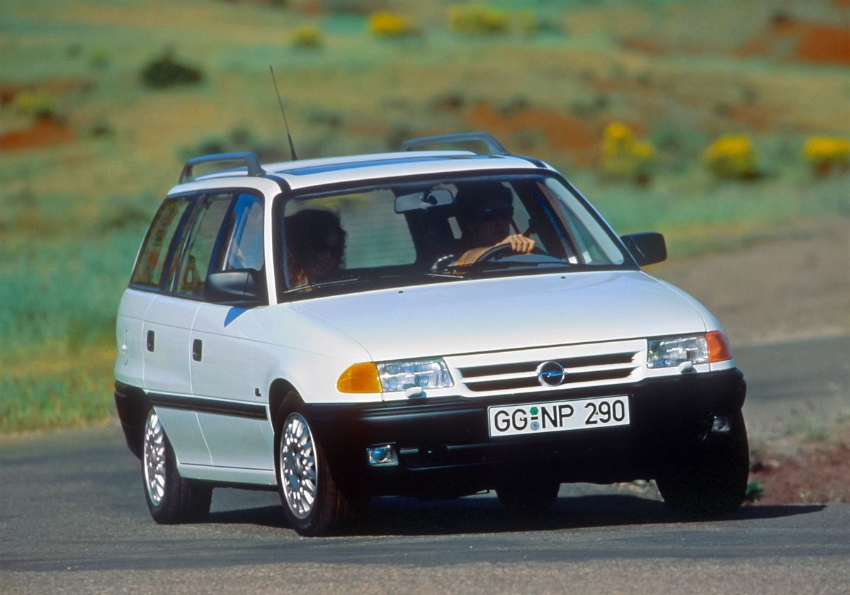 אופל אסטרה ‏1991. מרכב, צורה. סטיישן 5 דלתות, 1 דור