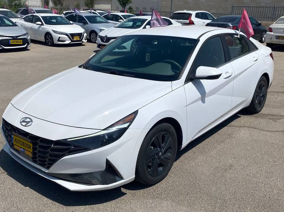 Hyundai Elantra с пробегом, 2022
