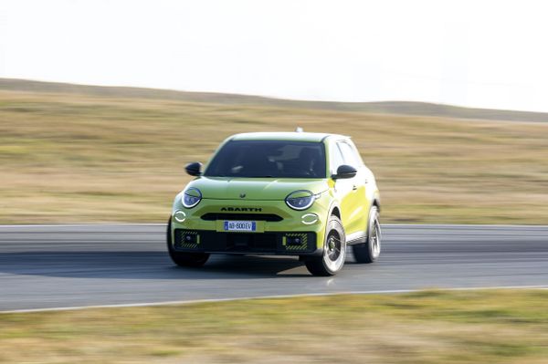 Abarth 600e 2024. Carrosserie, extérieur. Hatchback 5-portes, 1 génération