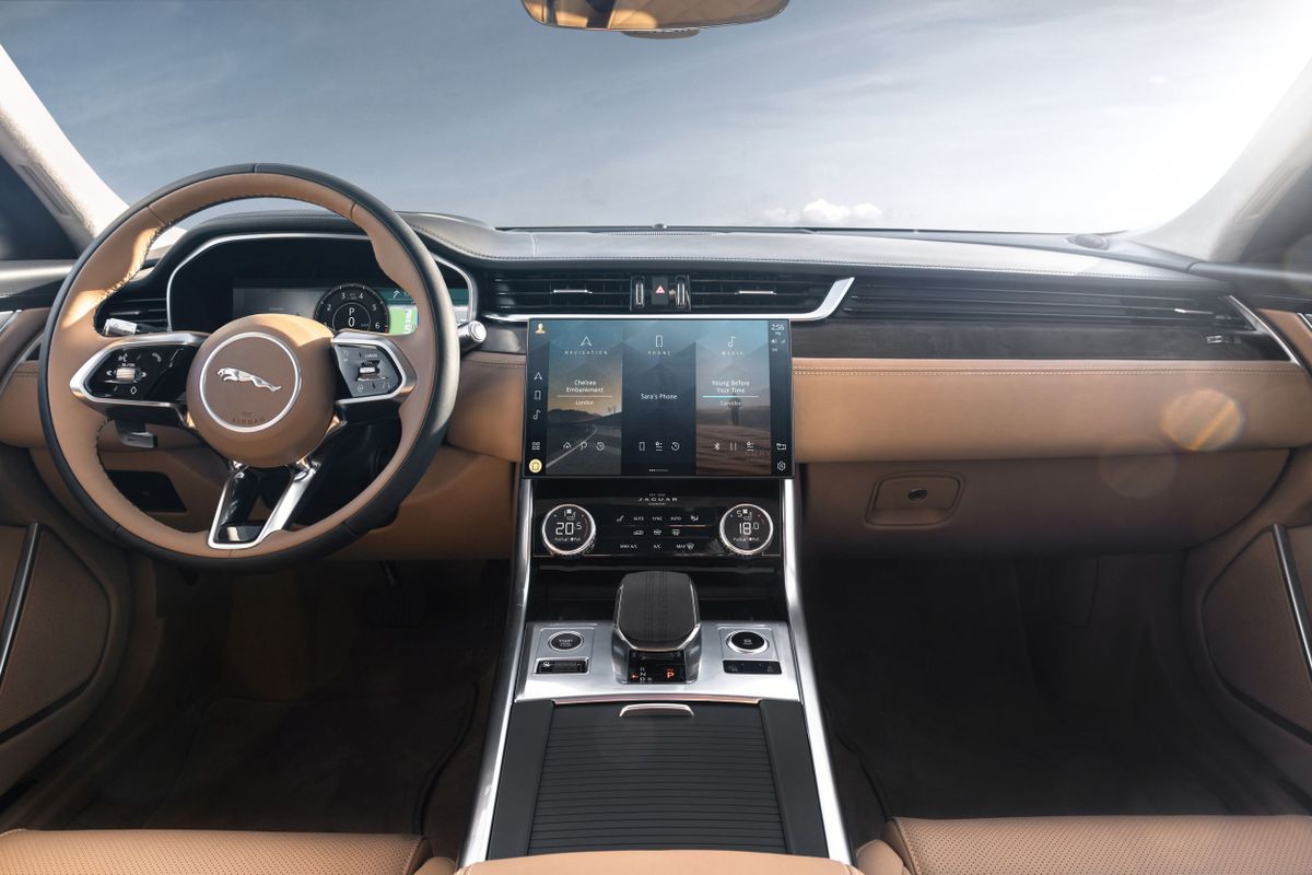Jaguar XF 2020. Console centrale. Break 5-portes, 2 génération, restyling