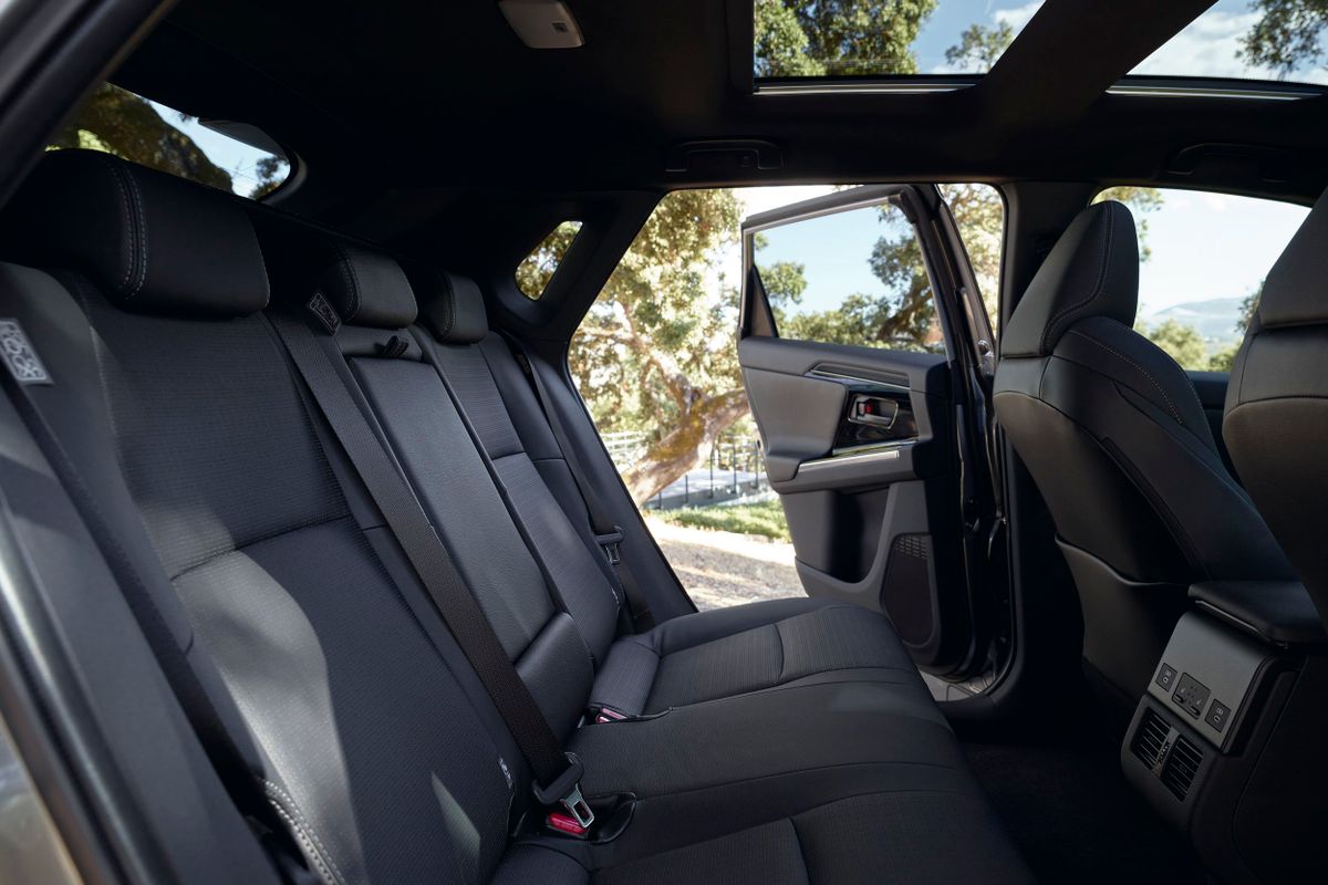 تويوتا bZ4X ‏2021. المقاعد الخلفية. SUV ٥ أبواب, 1 الجيل
