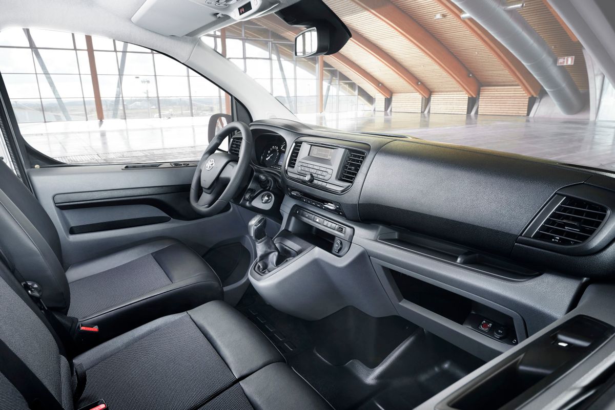 Тойота ПроЭйс 2016. Передние сидения. Фургон, 2 поколение