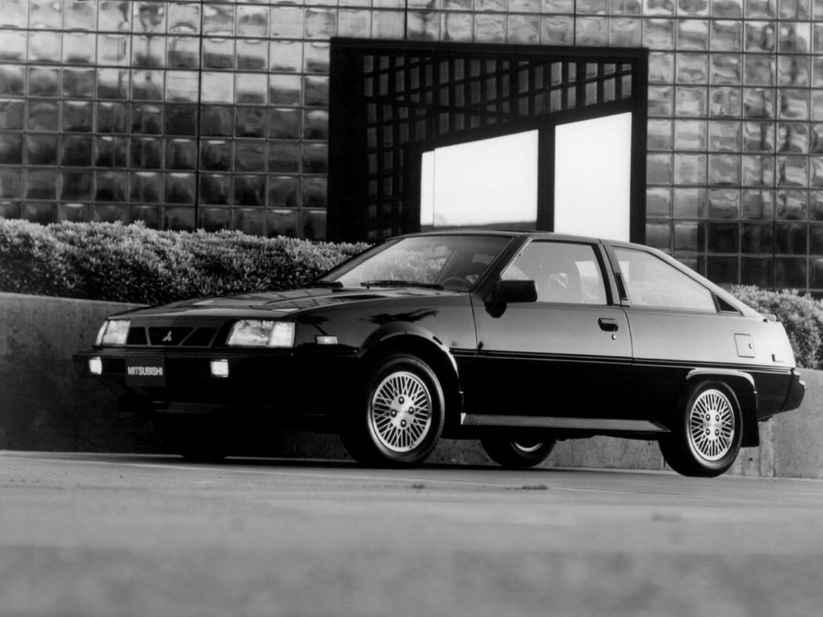 מיצובישי  קורדיה 1982. מרכב, צורה. האצ'בק 3 דלתות, 1 דור
