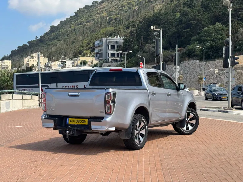 Isuzu D-Max 2nd hand, 2021, private