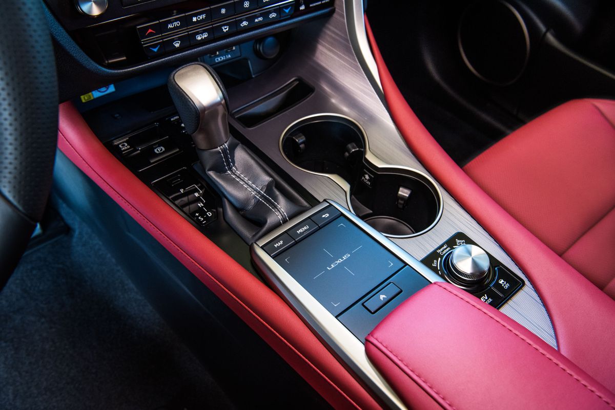 Lexus RX 2019. Console centrale. VUS 5-portes, 4 génération, restyling