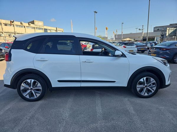 Kia Niro Plus с пробегом, 2023, частная рука