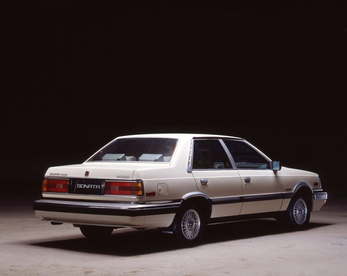 יונדאי סונטה ‏1985. מרכב, צורה. סדאן, 1 דור