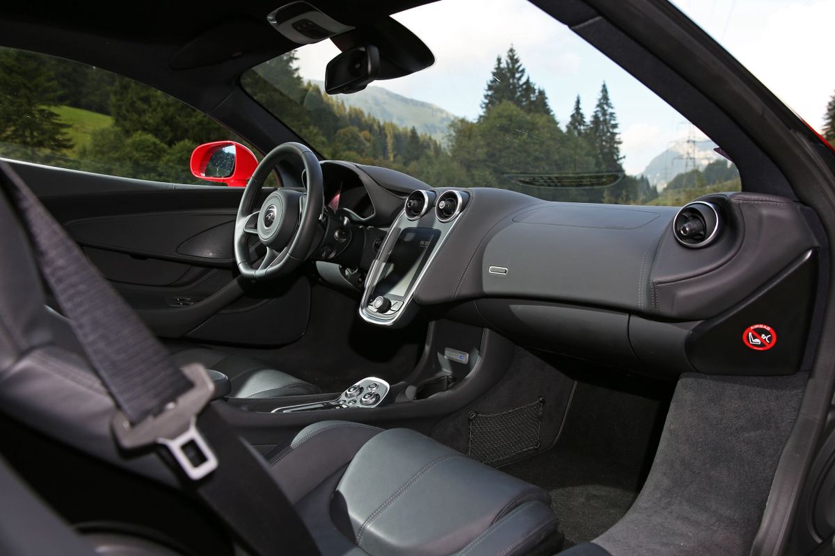 Макларен 540C 2015. Передние сидения. Купе, 1 поколение