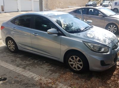 Hyundai i25 2ème main, 2012, main privée