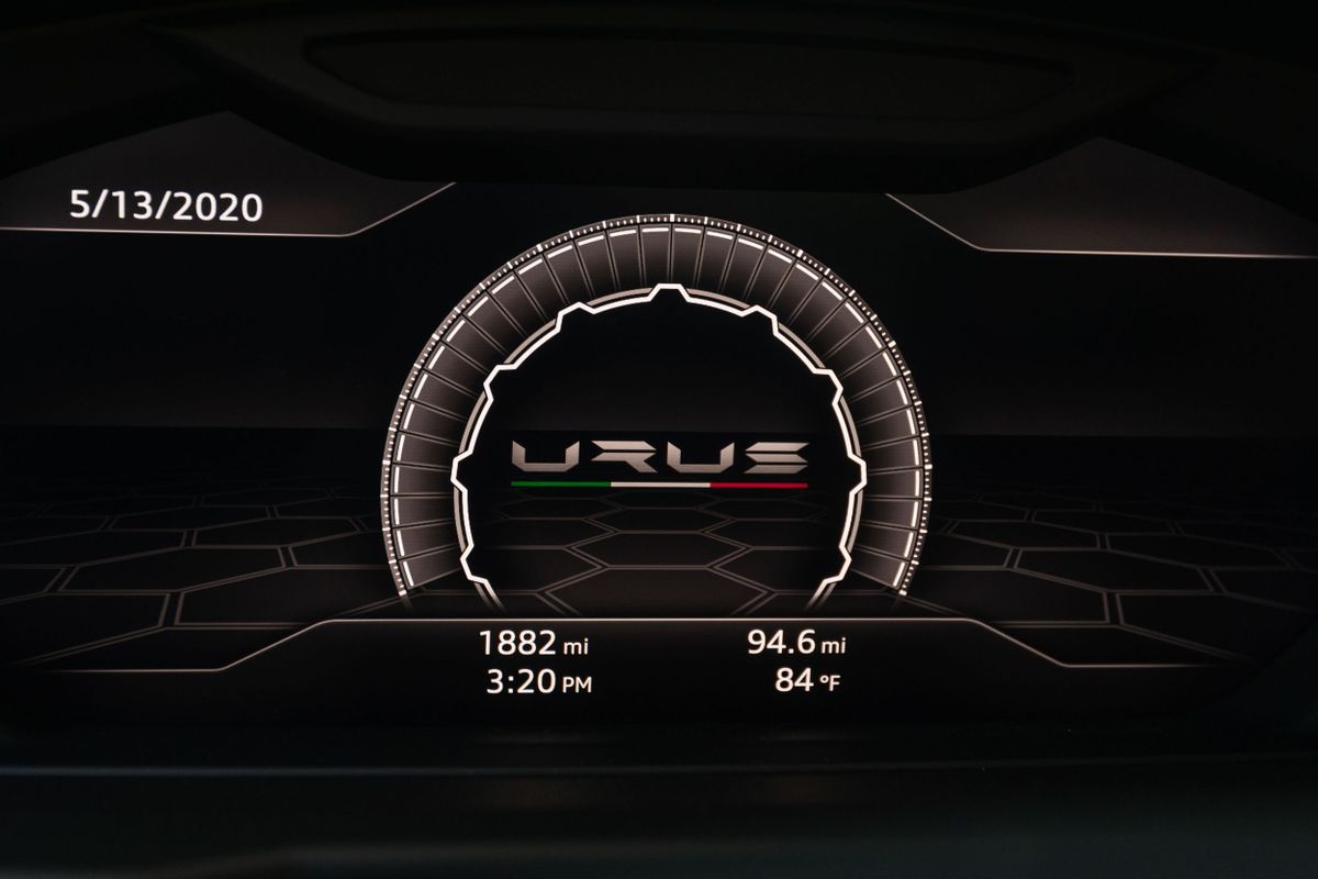 Lamborghini Urus 2017. Dashboard. SUV Coupe, 1 generation