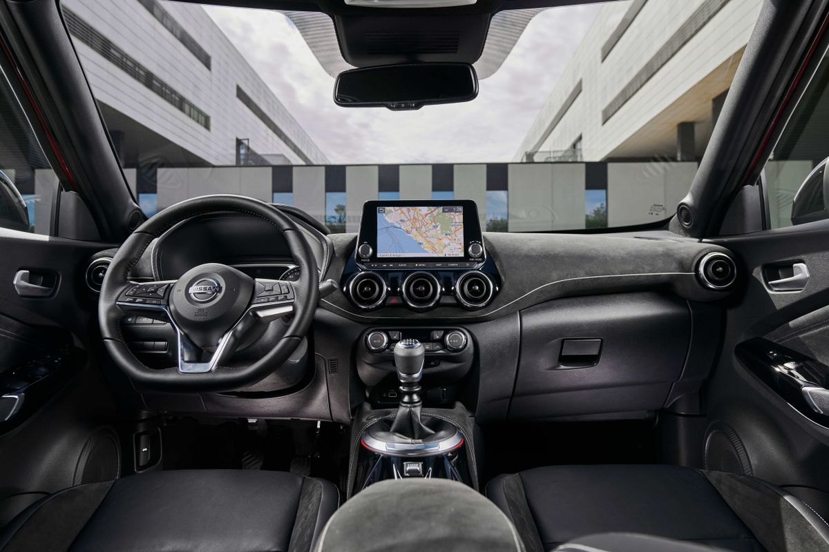 Nissan Juke 2019. Front seats. SUV 5-doors, 2 generation