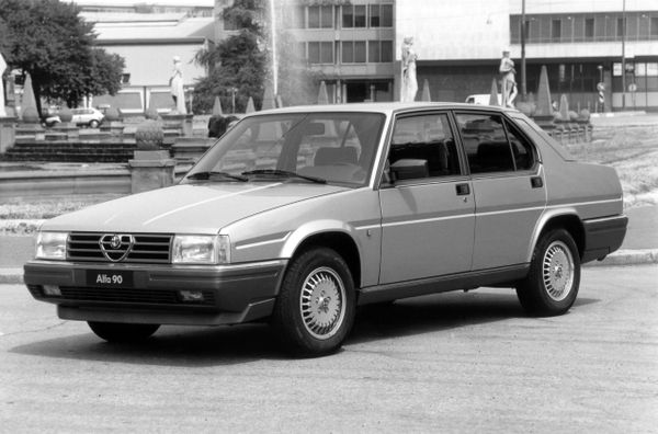 אלפא רומיאו 90 ‏1984. מרכב, צורה. סדאן, 1 דור