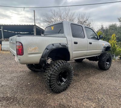 Toyota Hilux с пробегом, 2005, частная рука