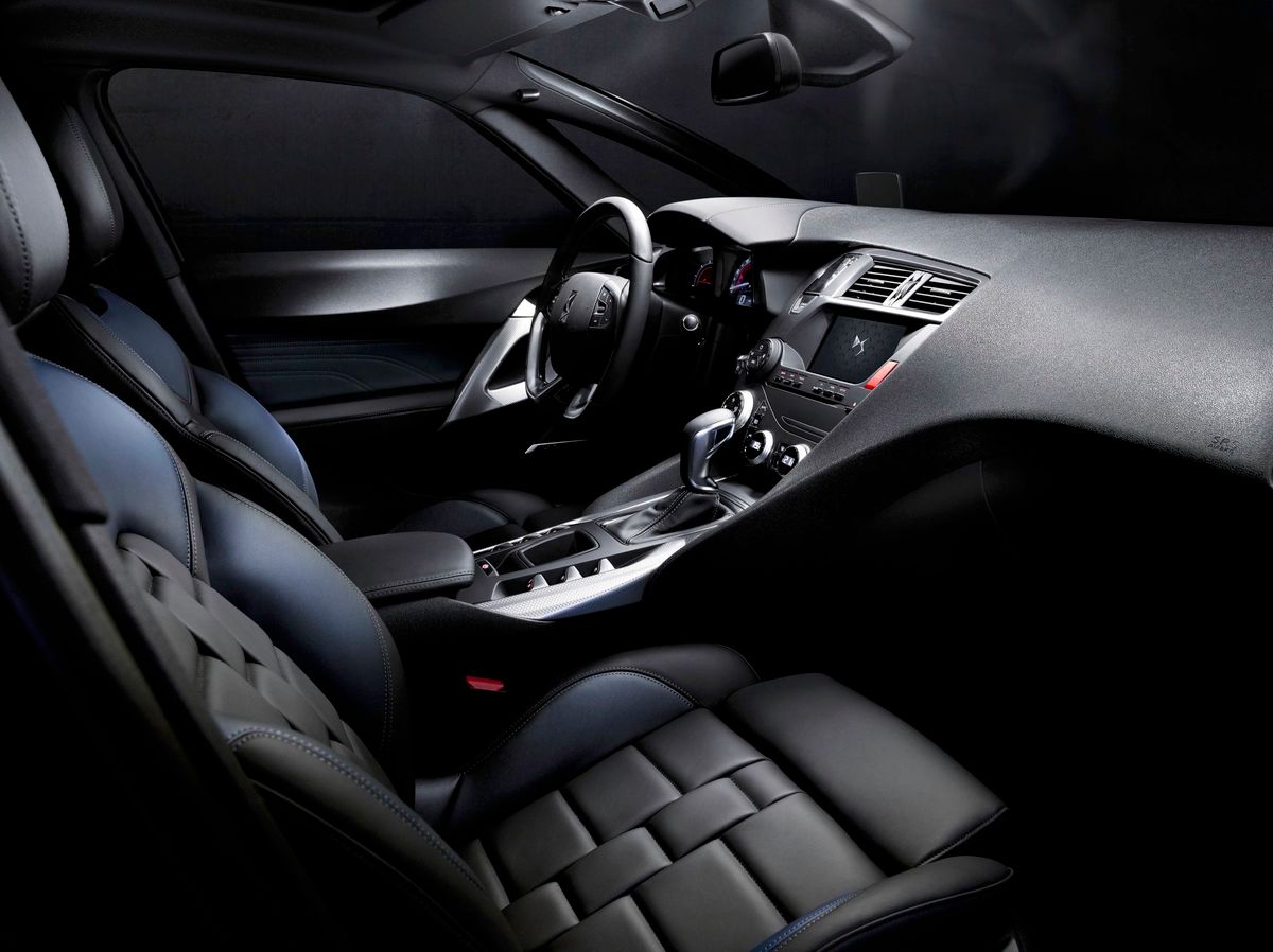 DS 5 2015. Front seats. Hatchback 5-door, 1 generation