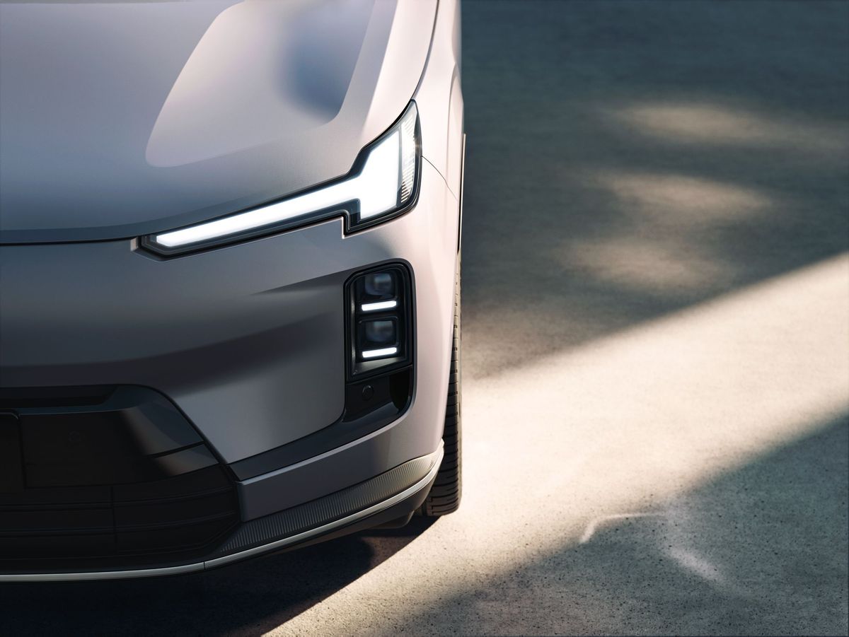 Volvo. Передние фары.