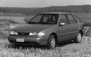 יונדאי פוני 1989. מרכב, צורה. האצ'בק 5 דלתות, 4 דור