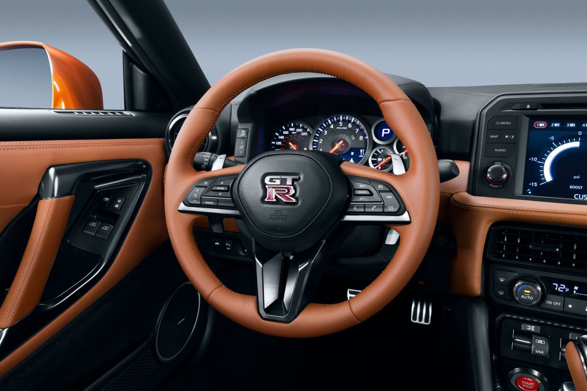 Nissan GT-R 2016. Tableau de bord. Coupé, 1 génération, restyling 3