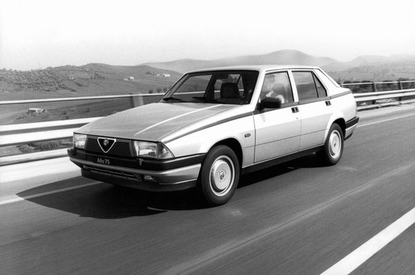 Alfa Romeo 75 1985. Bodywork, Exterior. Sedan, 1 generation