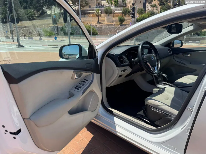 Volvo V40 2nd hand, 2016, private