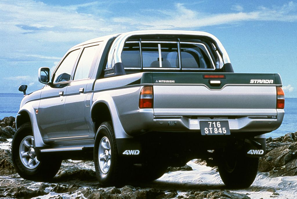 Mitsubishi Strada 1997. Carrosserie, extérieur. 2 pick-up, 2 génération