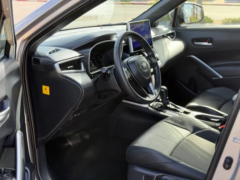 Toyota Corolla Cross 2nd hand, 2025, private