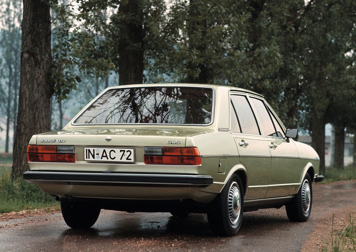 Audi 80 1976. Carrosserie, extérieur. Berline, 1 génération, restyling 1