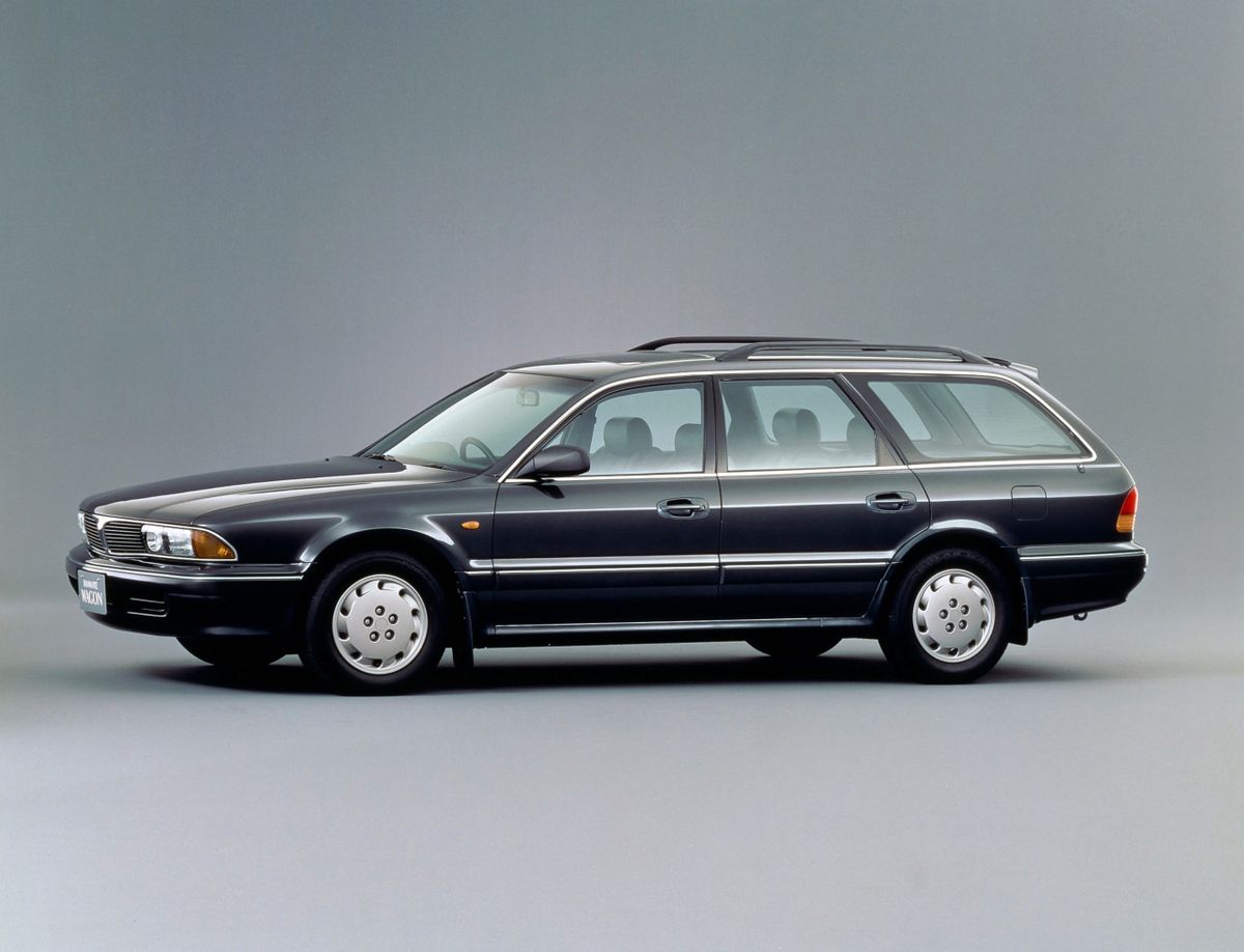 מיצובישי  דיאמאנטה 1993. מרכב, צורה. סטיישן 5 דלתות, 1 דור