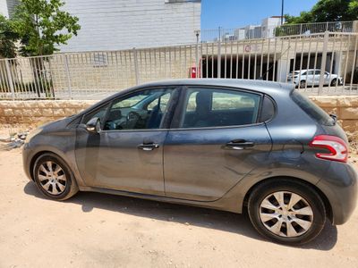 Peugeot 208 2nd hand, 2014, private hand