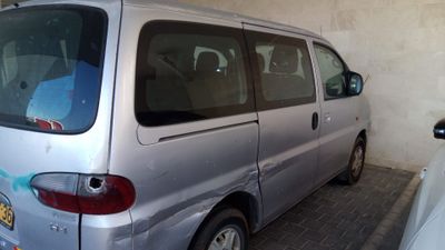 Hyundai i800 2ème main, 2002, main privée