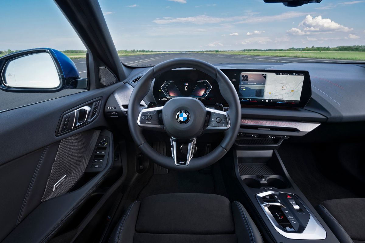 BMW 1 series. Передние сидения.