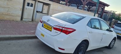 Toyota Corolla с пробегом, 2015