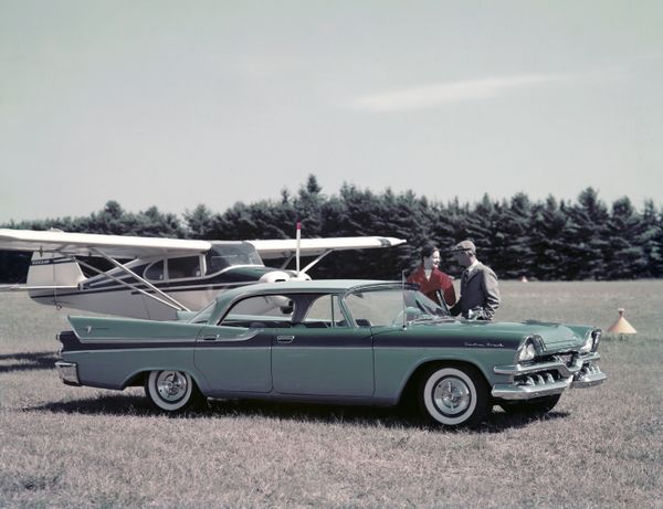 Dodge Custom Royal 1957. Carrosserie, extérieur. Berline sans pilier central, 2 génération