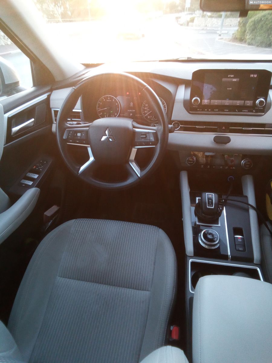 Mitsubishi Outlander 2nd hand, 2022, private