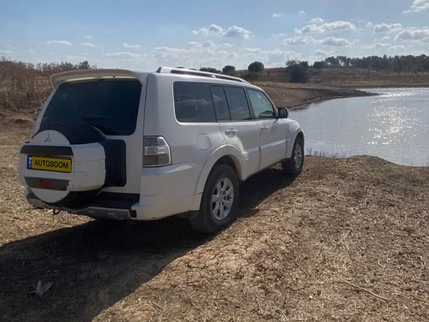 Mitsubishi Pajero 2ème main, 2011, main privée
