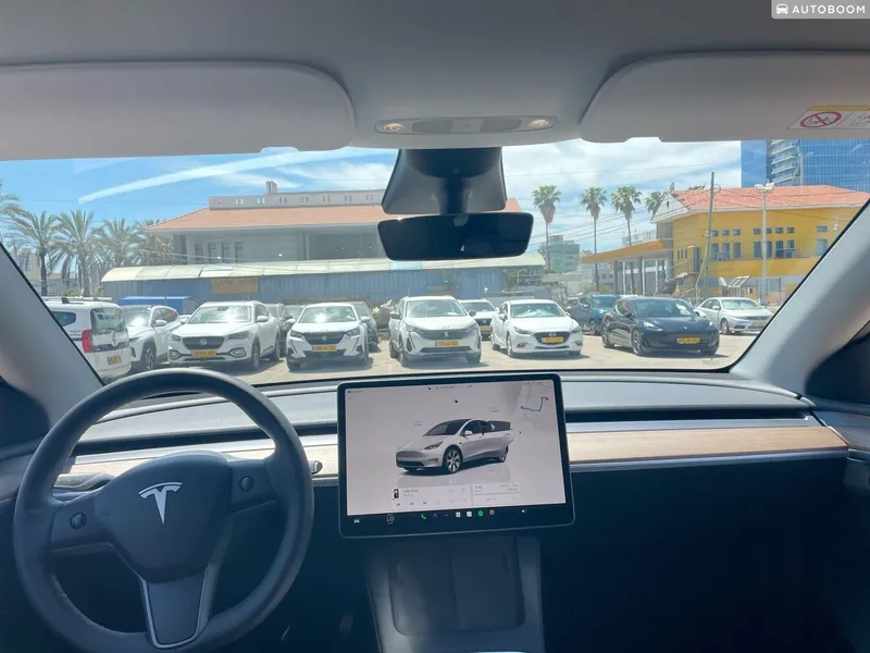 Tesla Model Y с пробегом, 2023