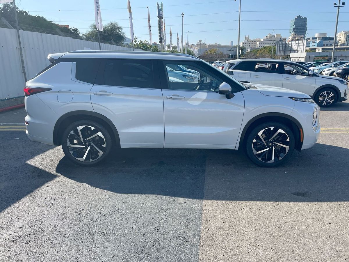 Mitsubishi Outlander 2nd hand, 2022, private hand