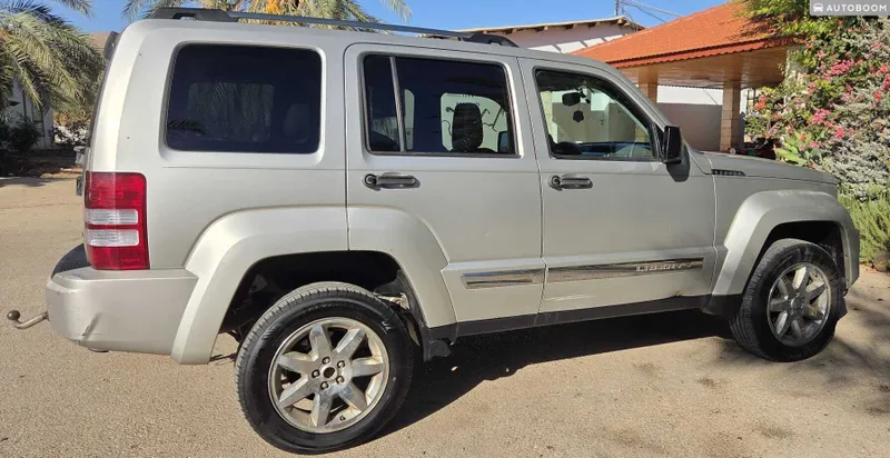 Jeep Liberty 2nd hand, 2009, private