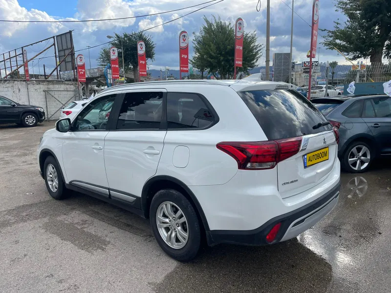 Mitsubishi Outlander 2nd hand, 2021, private hand