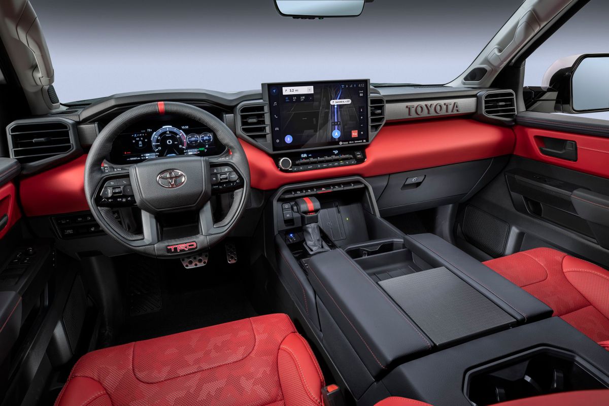 Toyota Tundra 2021. Siéges avants. 2 pick-up, 3 génération