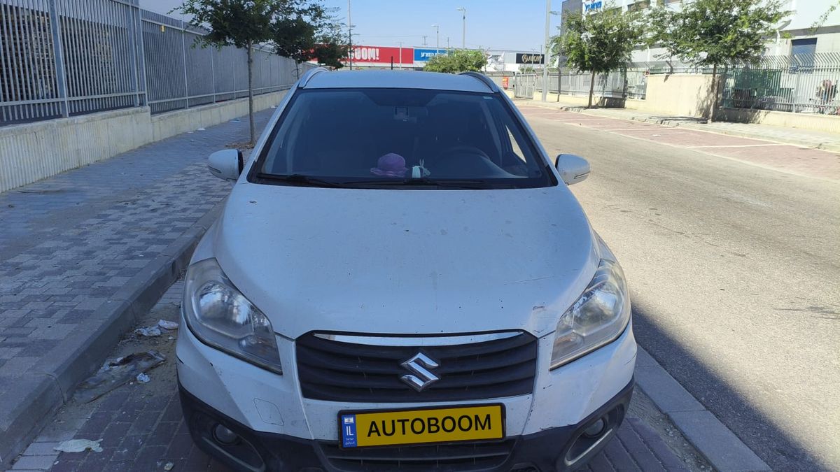 סוזוקי קרוסאובר SX4 יד 2 רכב, 2014, פרטי