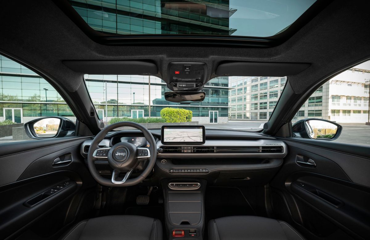Jeep Avenger. Передние сидения.