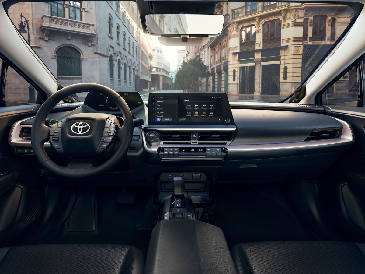 Toyota Prius 2023. Siéges avants. Liftback, 5 génération