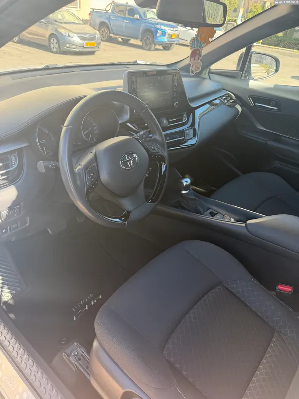 Toyota C-HR 2nd hand, 2023