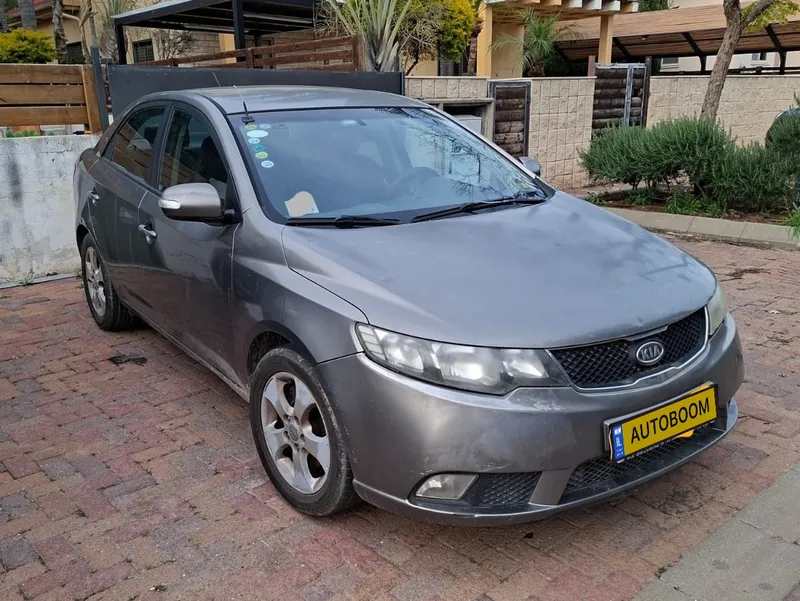 Kia Forte с пробегом, 2010, частная