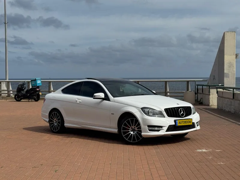 Mercedes C-Class 2ème main, 2014, privée