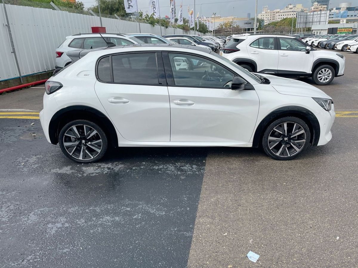 Peugeot 208 2nd hand, 2021, private hand