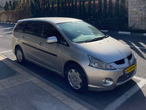 Mitsubishi Grandis, 2011, photo