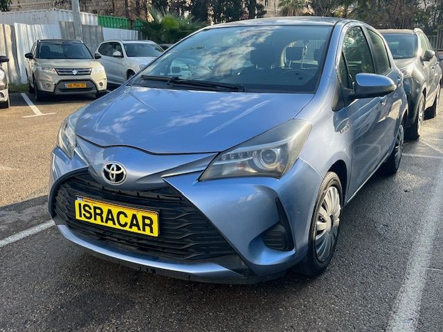 Toyota Yaris с пробегом, 2013